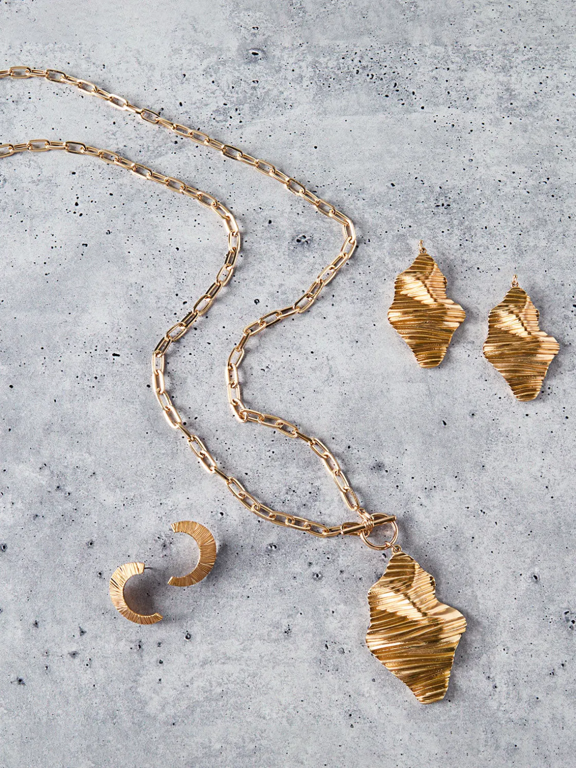 Misook Accessories|Necklaces|Ripple Textured Warm Necklace